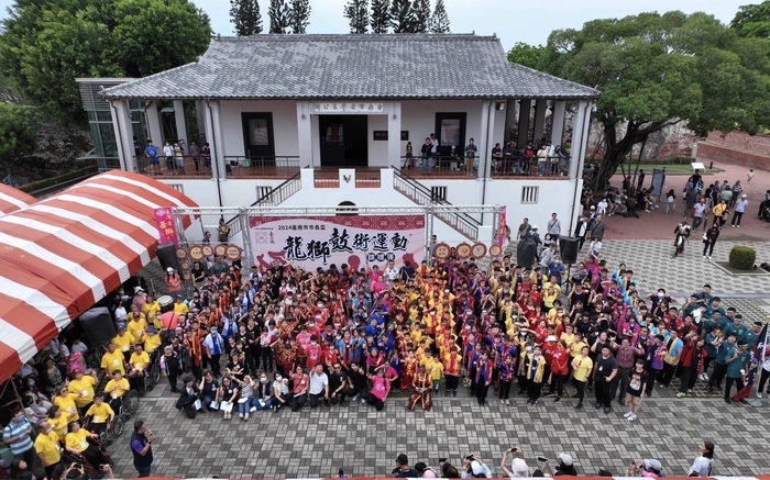 本校太鼓社在「鼓動台南 龍躍世界」活動中大放異彩圖片