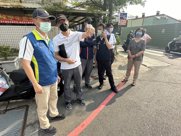 中華醫大校門口路口設置紅綠燈號誌及行人號誌燈現勘圖片