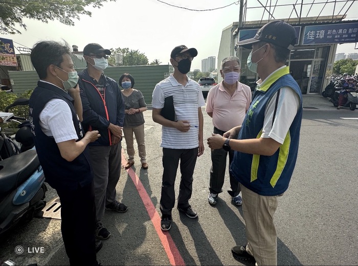 中華醫大校門口路口設置紅綠燈號誌及行人號誌燈現勘圖片