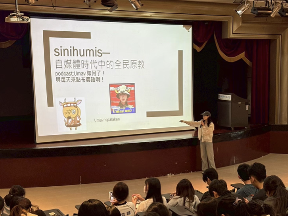 Umav老師長期推廣原住民族文化，透過自身經驗分享全民原教理念，打破刻板印象，促進族群理解與文化認同。圖片