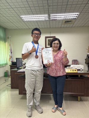 [允文允武展實力！華醫語治系學生勇奪115年總統盃全國溜冰賽團體組季軍]