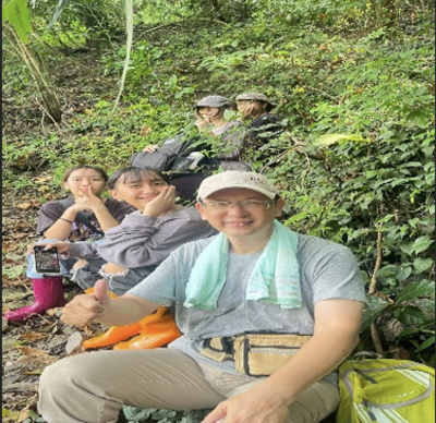 到來義舊部落踏尋日據時代遺留下來的部落遺址，介紹中排灣族石板屋及祭儀文化。