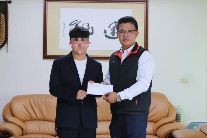 中華醫大家長會黃民杰會長個人捐贈善款三萬元整圖片